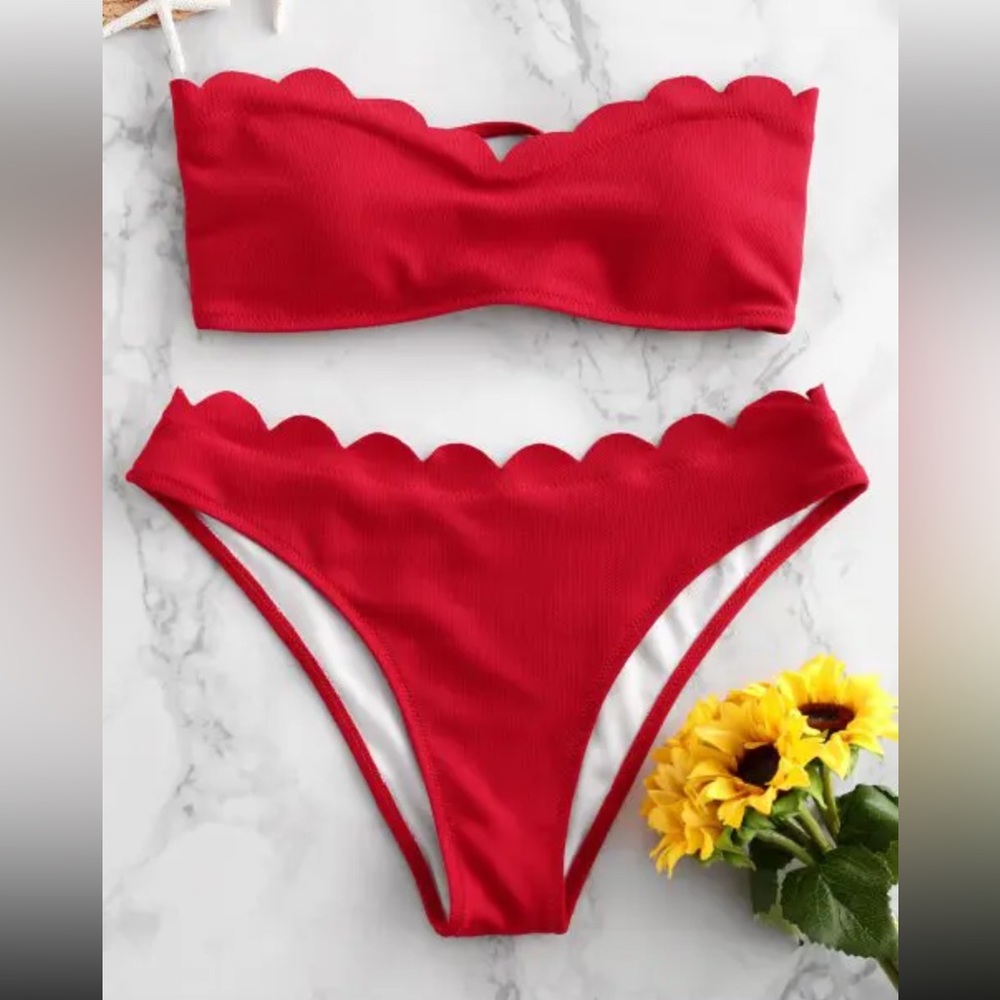 Textured Scalloped Sweetheart Bandeau Bikini Swimsuit - Red